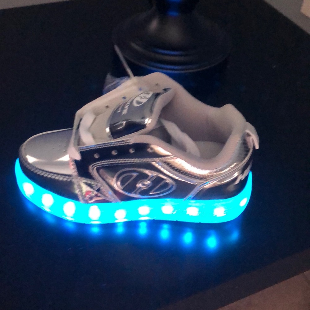 Heely sneakers light up